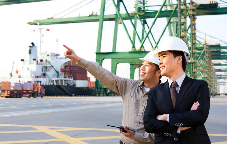 Equipo realizando un diagnóstico de flujo de stock y procesos de bodega en una pizarra.
